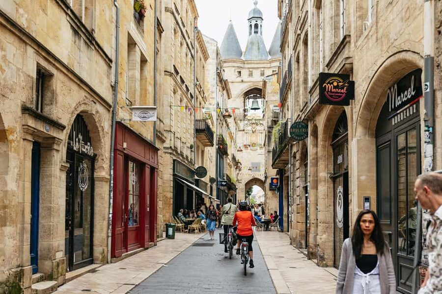 Bordeaux: Historic Center & Chartrons District Bike Tour - Price and What You Get for $42