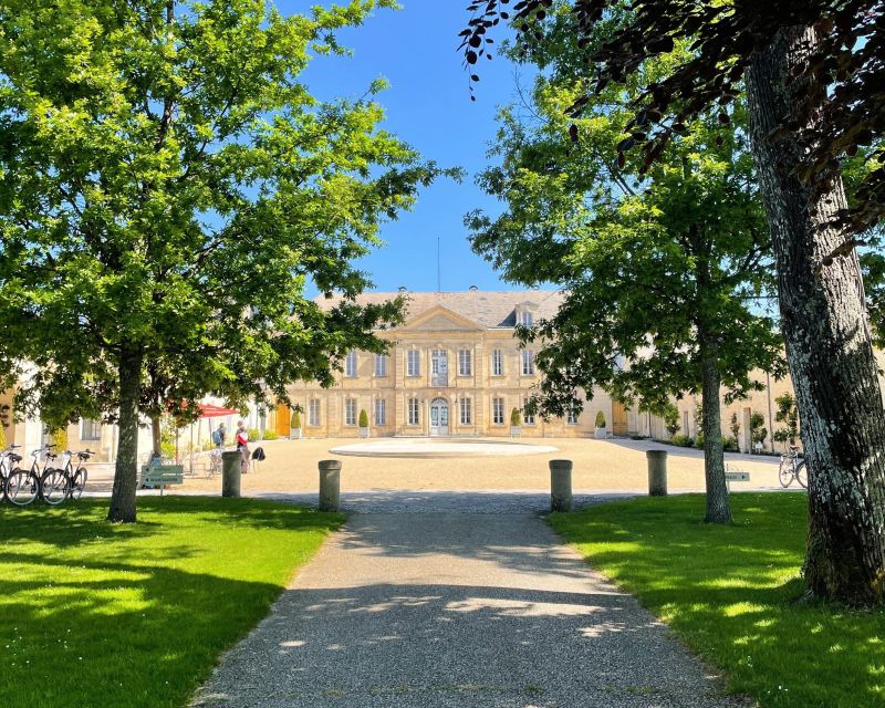 Bordeaux: Médoc & St-Emilion Wine 3 châteaux with lunch - From Monument aux Girondins to Médoc, a day that actually moves
