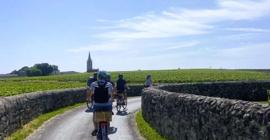 Bordeaux: St-Emilion Vineyards e-Bike Tour with Wine & Lunch - E-bike riding is the smart way to see Saint-Émilion vineyards