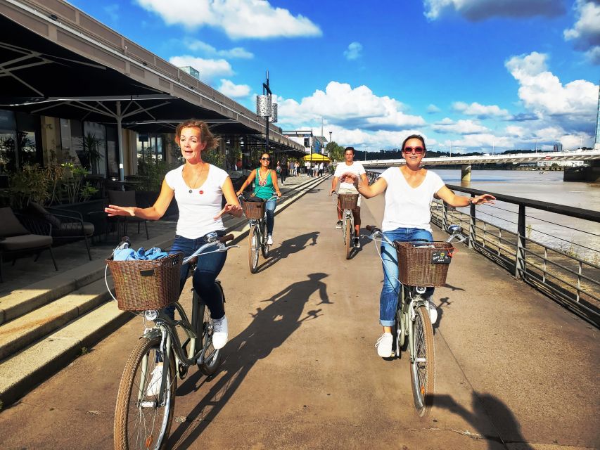 Bordeaux: Top Landmarks & Historic Bike Tour - Miroir d’eau to Porte Cailhau, finishing at the second city gate