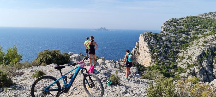 Calanques National Park: E-Mountain Bike with Virtual Guide - Pairing the ride with a short walk to Calanques