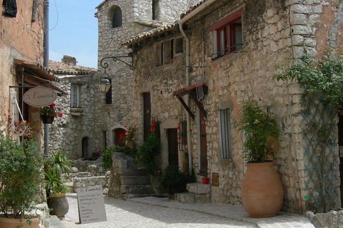 Cannes, Grasse, Gourdon, & Saint-Paul-de-Vence /Day Trip - Small-group comfort and why the guide matters here