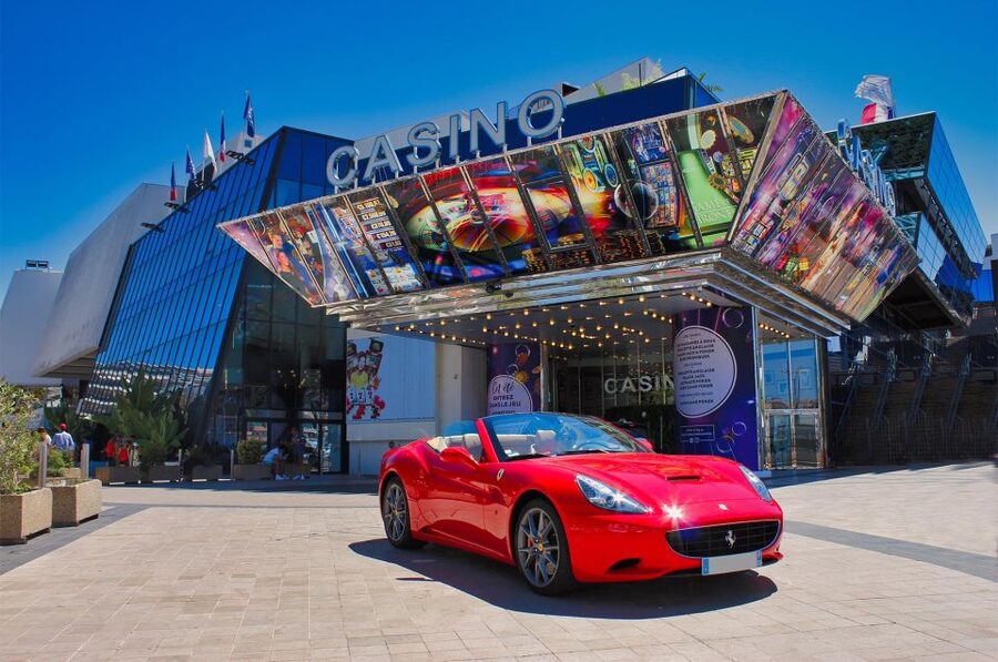 Cannes : Visite guidée en Ferrari sur les routes de Cannes - The Croisette cruise: where the scenery earns the supercar vibe