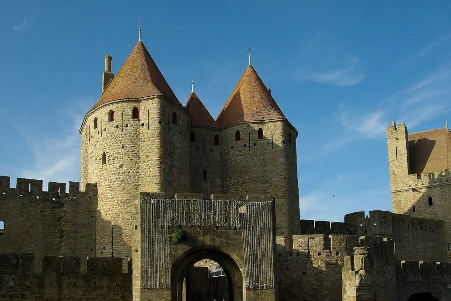 Carcassonne: Private Guided Tour of the Medieval Fortress - When the castle and ramparts are closed (important)