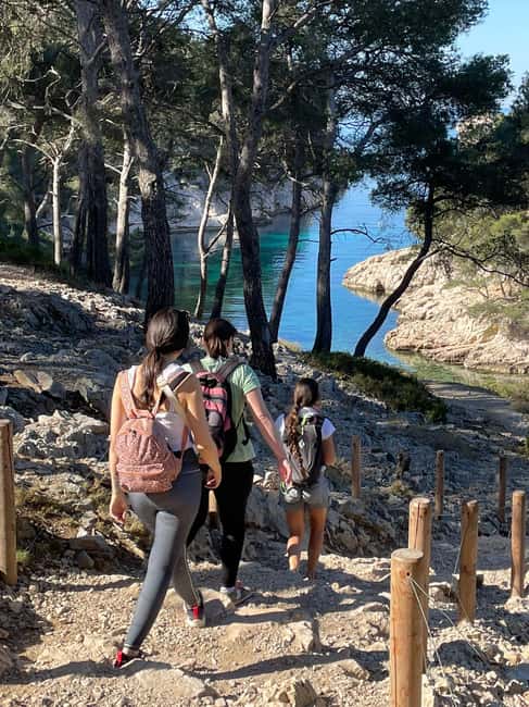 Cassis: 3 Calanques Half-Day Hiking Tour with Swimming - Stop 1: Safety Briefing and Getting Oriented in the Calanques