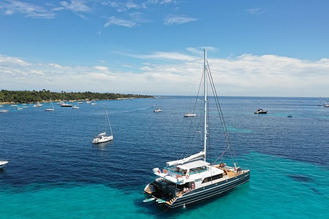 Catamaran from Cannes - Entering the French Riviera by catamaran, not by stress