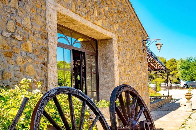 Cellar Visit & Bandol Wine Tasting (in French) - Key things to know before you go