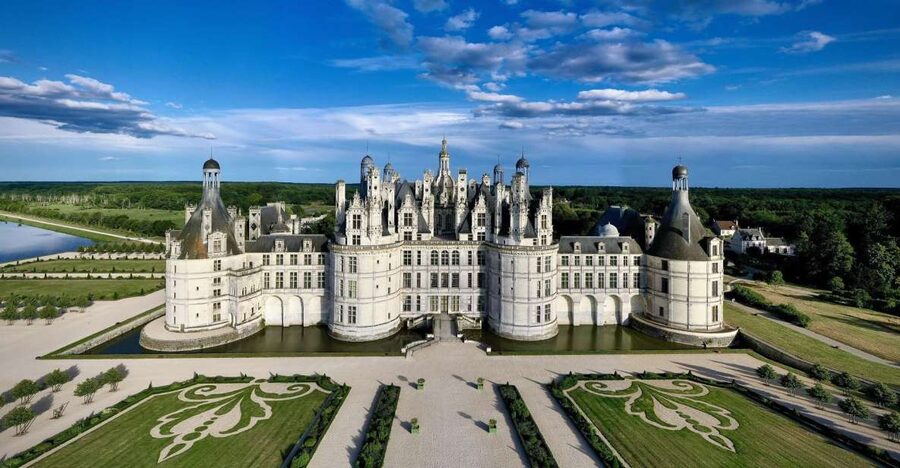 Chambord: Entry Ticket to the Castle - The double-helix staircase: the moment you’ll remember
