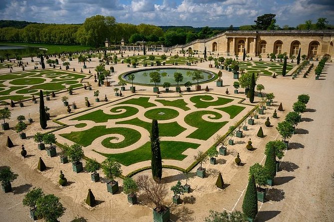 Château of Versailles and Marie Antoinette's Petit Trianon Private Tour - Private Guide Quality: The Difference Between a Great Day and a Frustrating One