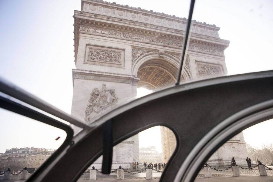 Classic, Romantic Paris: 3-Hour Vintage 2CV Tour - Montmartre and Sacré-Cœur for the romantic Paris mood