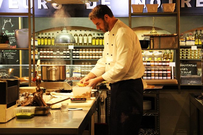 Cooking workshop with an exceptional chef in Avignon - Entering Les Halles, the market where your meal starts