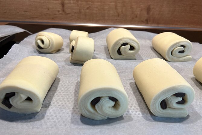 Croissants and pains au chocolat with a pastry chef in Paris - What happens when it’s time to eat