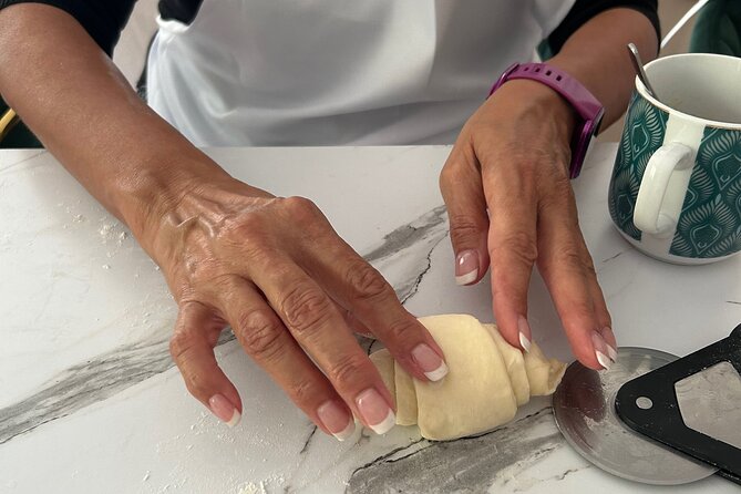 Croissants and pains au chocolat with a pastry chef in Paris - Price and value: $126.98 for 2.5 hours of real skills