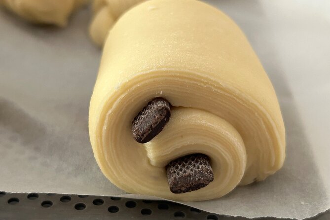 Croissants and pains au chocolat with a pastry chef in Paris - Chef Joannie and the small group format (max 6)