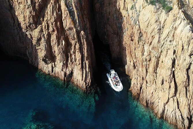 Cruise in a small group in Scandola Girolata Calanques de Piana - Scandola Nature Reserve: volcanic rock, tight coves, and close passes