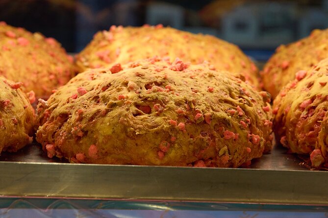 Cultural Food & Wine Tour, in the famous Halles Bocuse - Traboules and hidden corners: getting off the main streets