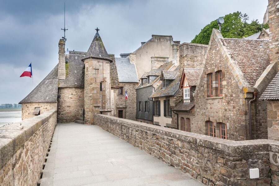 Day Trip to Mont-Saint-Michel from Paris - Bus comfort, bathroom stops, and the small issues to anticipate