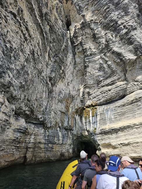 De Bonifacio : Visite guidée de l'extrême sud et des Lavezzi - Why this semi-rigid boat trip in Corsica hits differently