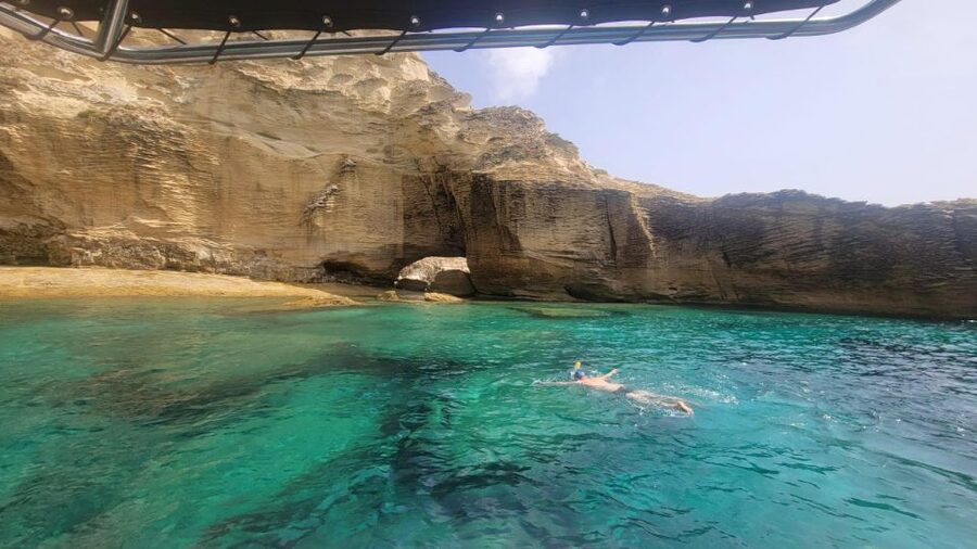 De Bonifacio : Visite guidée de l'extrême sud et des Lavezzi - Snorkeling at a secluded beach: what you should expect