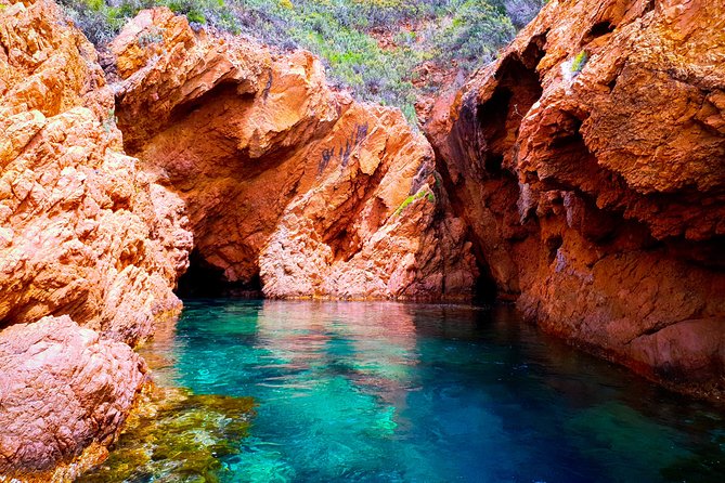 Departure from Saint-Raphaël - The creeks of Estérel - Snorkeling stop: quick gear, real water time