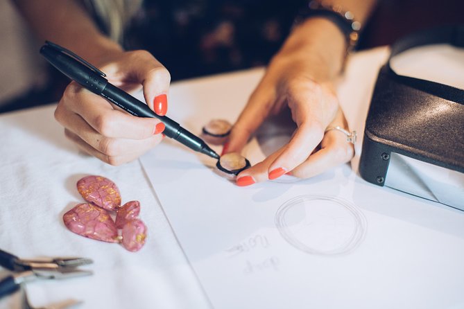 Design Luxury and Personalized Jewelry in Paris le Marais - Le Marais Atelier Vibe, Real People Time