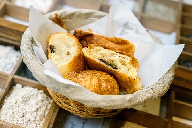 Devour Bordeaux: Ultimate Food & Wine Tasting Tour - Remparts Café and plat du jour near city hall