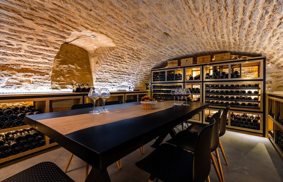 Dijon: La Cave du Palais Burgundy Wine Tasting Experience - The guides, the questions, and the friendly vibe that makes it worth it