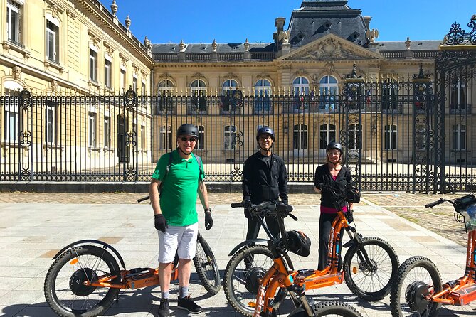 Discover Versailles on electric 2-wheelers (Yes to PRM) - Stop 2: Le Petit Trianon from the outside