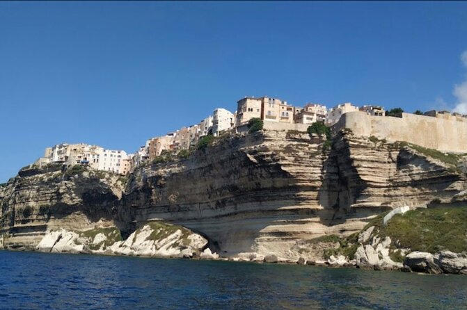 Discovery of Lavezzi Islands from Bonifacio - Bonifacio ramparts, seen the fast way