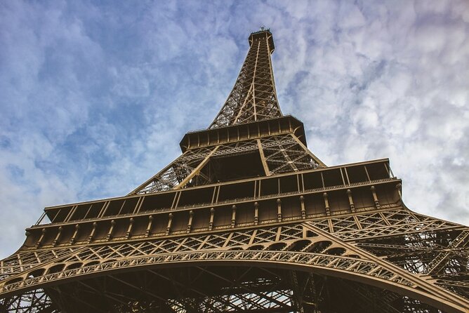 Eiffel Tower Access to 2nd Floor & Summit with Host by Lift - Time planning for a smooth 2-hour visit