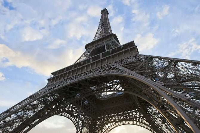 Eiffel Tower Climbing Tour with Summit Access - Guide Style and Group Size: The Difference Between Chaos and Calm