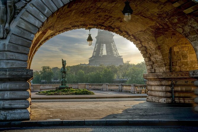 Eiffel Tower Guided Tour by Stairs with Optional Summit by Lift - Timing, lines, and group size: how to protect your day