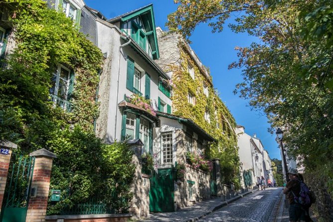 Escape game in Montmartre - Hosts, teams, and why the game feels more personal than a big tour