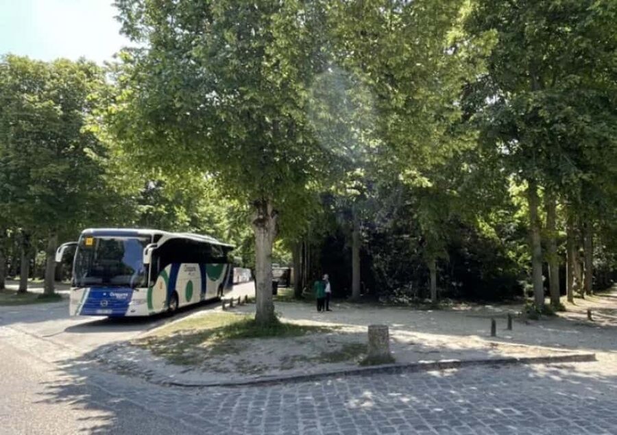 Excursion from Paris to Versailles Palace by Tootbus - Audio Commentaries via the Versailles Castle App (No Separate Audioguide)