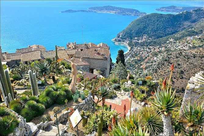 Excursion partagée Eze, Monaco & Monte Carlo from Nice - Getting picked up in Nice, then settling into a shared group rhythm