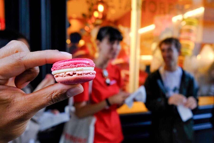 Explore the Marais: Culture, History & Hidden Gems of Paris - Rue des Rosiers: Jewish Paris in everyday rhythms