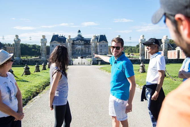 Fontainebleau and Vaux-Le-Vicomte Castle Small-Group Day Trip From Paris - How the Guide and Audio Experience Affects What You Actually See