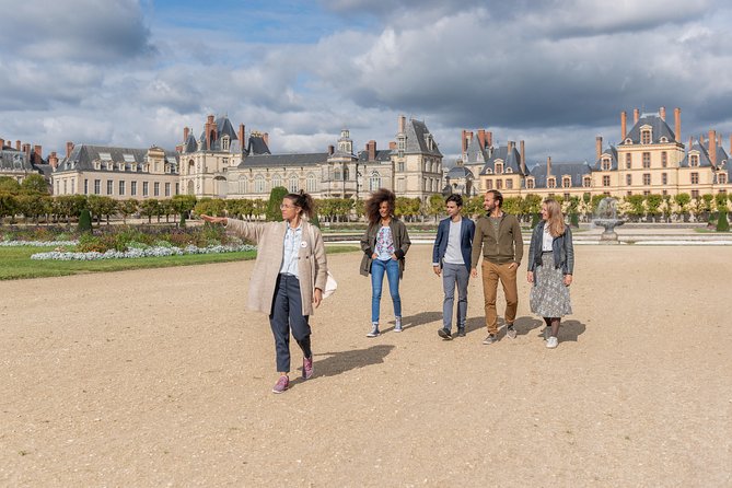 Fontainebleau and Vaux le Vicomte Chateaux Day Trip from Paris - Meet the bus in Bercy: how the coach day works