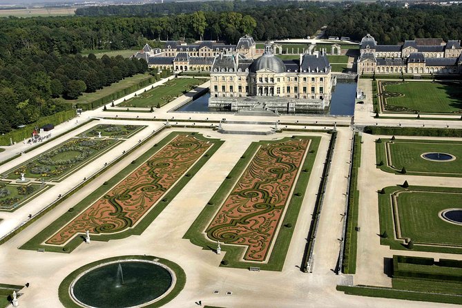 Fontainebleau and Vaux le Vicomte Chateaux Day Trip from Paris - Making self guided work: meeting points, audio, and comfort