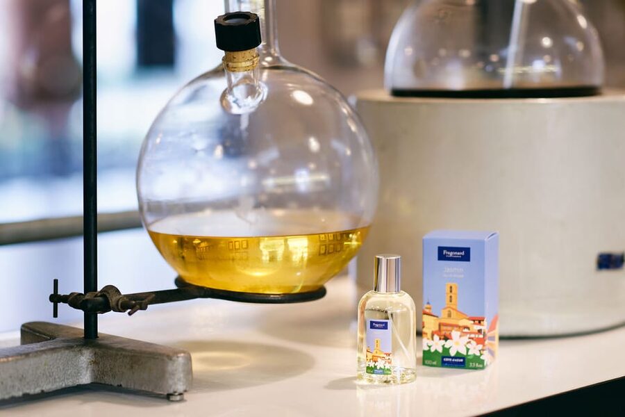 Fragonard Eze: Perfume Making Class and Factory Tour - Shop time: enjoy it, but stay in control