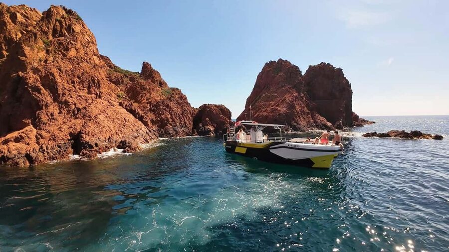 Fréjus: Sea and Creeks Boat Tour with Snorkeling and Drinks - Volcanic caves and secret creeks: what you’re really paying for