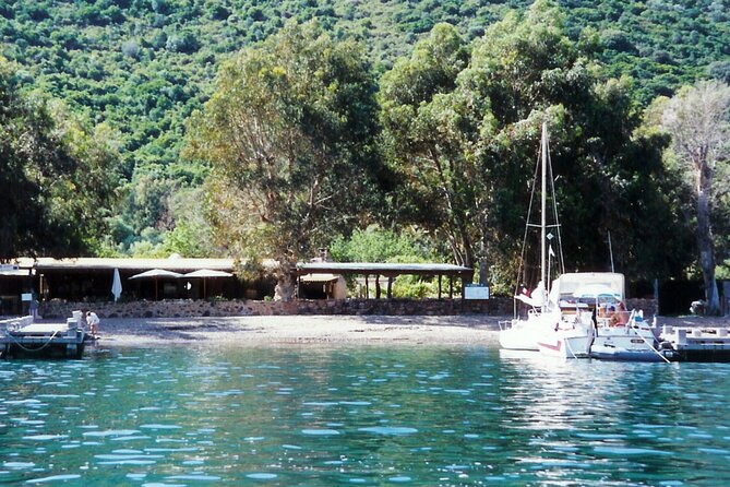 Friendly discovery of Scandola Calanques de Piana and meal stop at Girolata - Crew, Joseph’s knotwork, and the reality of English on board