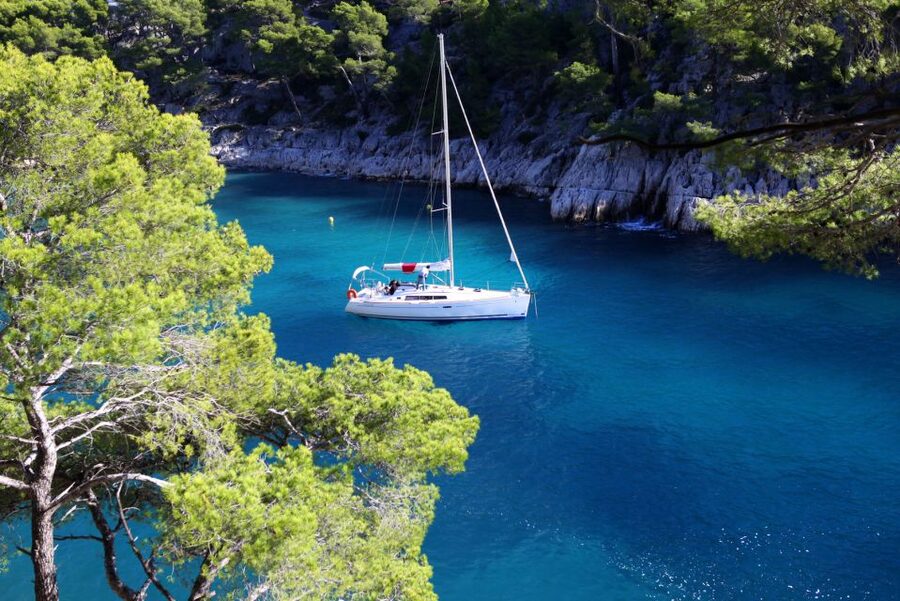 From Aix: Cassis Boat Ride & Provence Wine Tasting Day Tour - The Calanques boat ride: the main show from the water