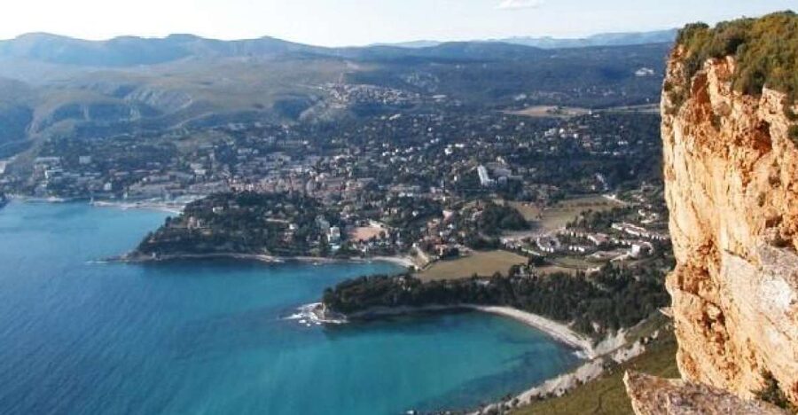 From Aix-en-Provence: Cassis Tour with Cap Canaille Stop - The minibus ride and small group rhythm in practice