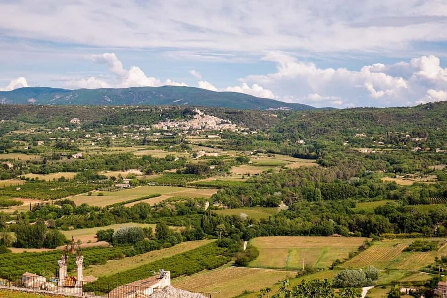 From Aix-en-Provence: Luberon Hilltop Villages Half-Day Tour - Two Provence vineyards: tastings with soil and Mistral context