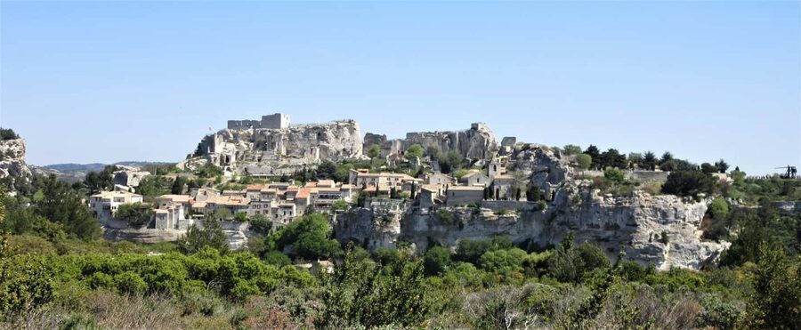 From Aix-en-Provence: Provence Region Tour with Wine Tasting - Les Baux-de-Provence Ruins: Where Views Meet History