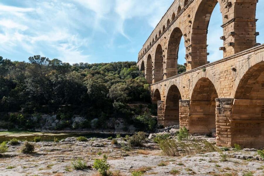 From Aix-en-Provence: Provence Region Tour with Wine Tasting - Châteauneuf-du-Pape Wine Tasting: One Hour in the Rhône Valley