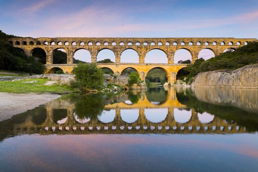 From Avignon: Full-Day Best of Provence Tour - Fontaine-de-Vaucluse: The Calm Start at the Spring Foot