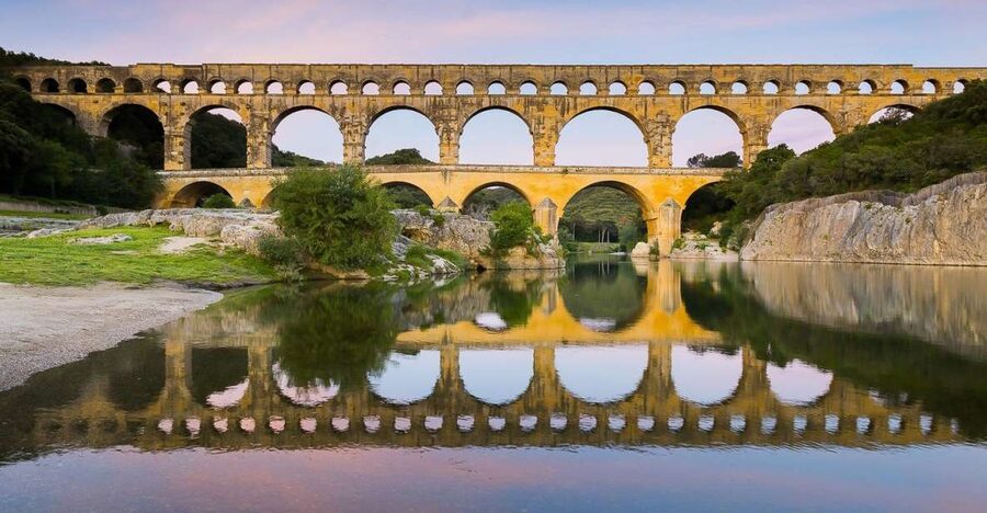 From Avignon: Full-Day Best of Provence Tour - Pickup in Avignon and How the Day Keeps Flowing