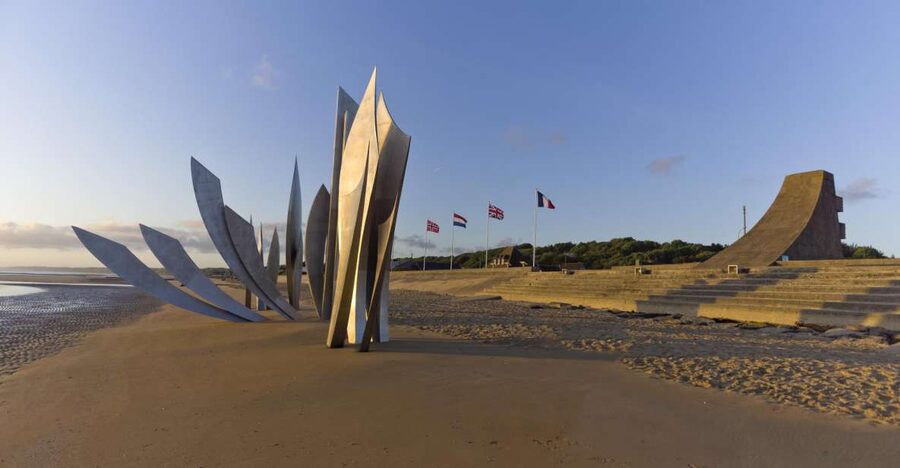 From Bayeux: American D-Day Sites in Normandy Full-Day Tour - Sainte-Mère-Église: the jump zone that still feels close